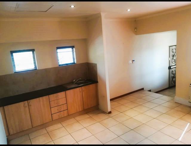 615M² BUILDING FOR SALE IN ELDORAIGNE